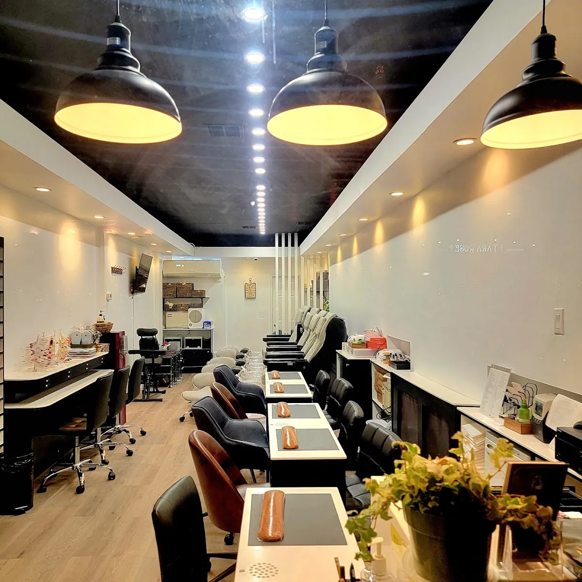 Relax Nails, beauty salon at 389 3rd Avenue in Manhattan, New York