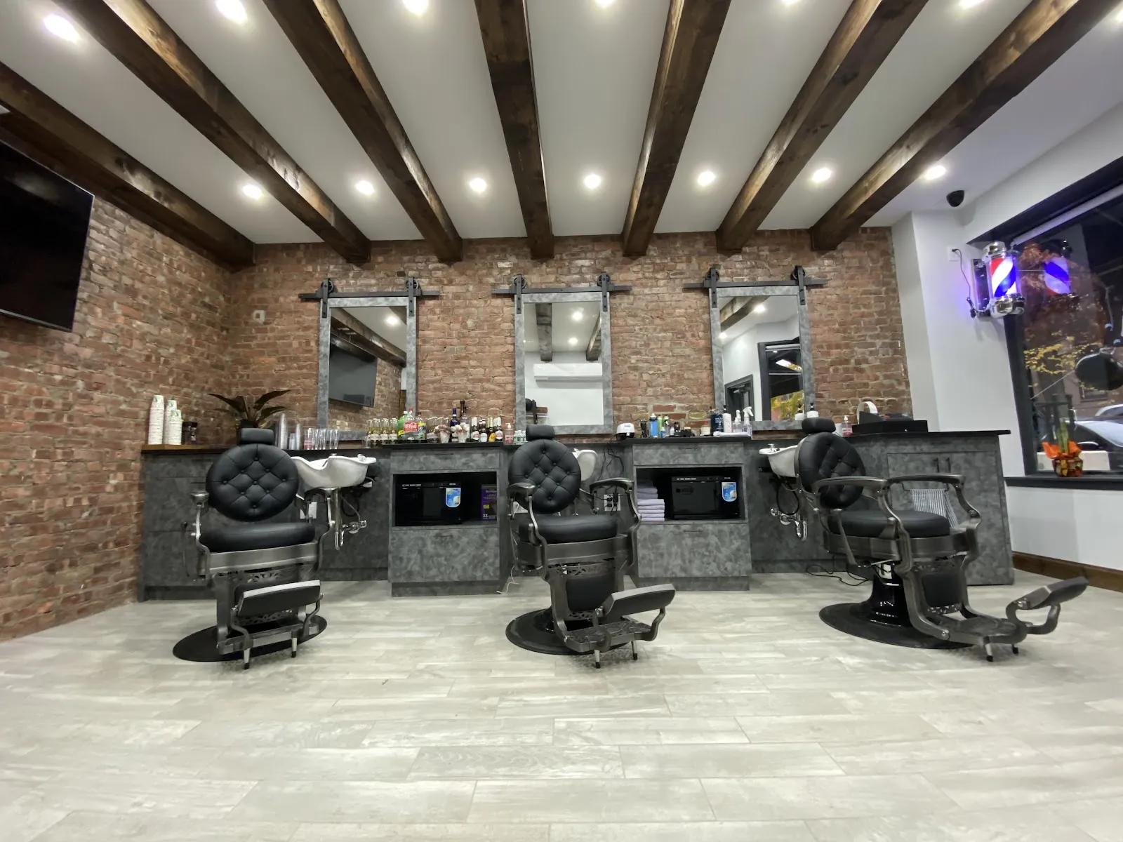 Resident Barber, hair salon at 169 Lincoln Place in Brooklyn, New York
