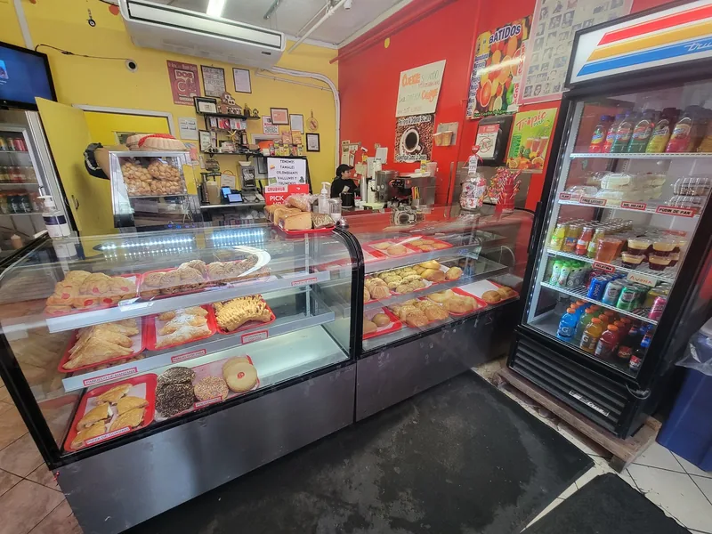 Son De Cali, latin american kitchen at 8-77 Wyckoff Avenue in Queens, New York