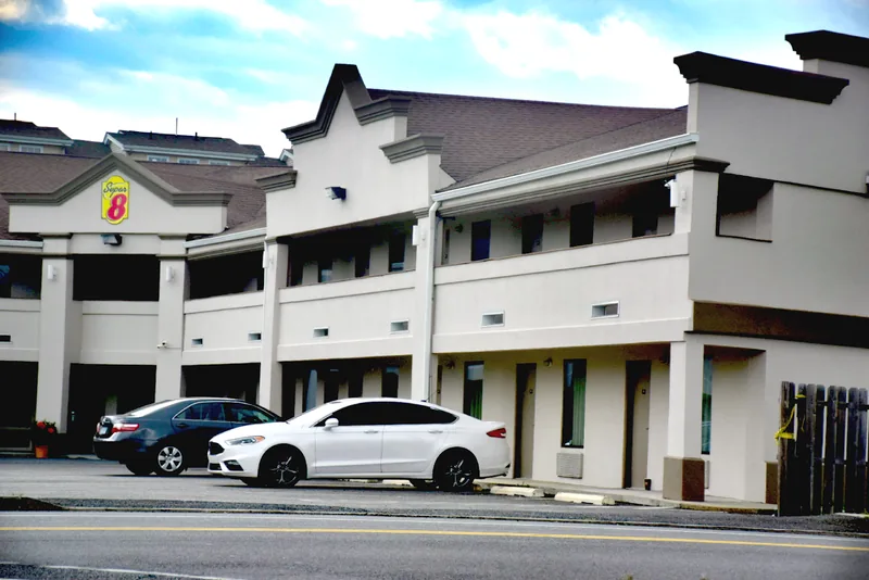 Super 8, motel at 1360 US Highway 1 in Staten Island, New York