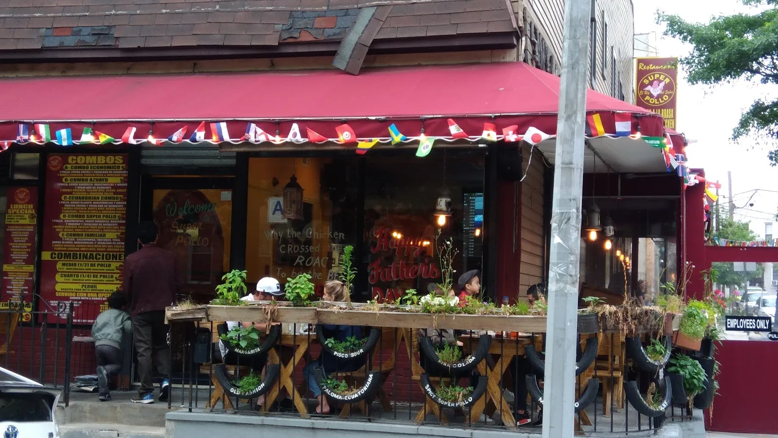 Super Pollo, mexican kitchen at 865 Woodward Avenue in Queens, New York