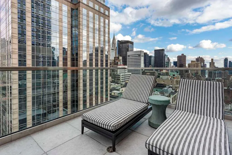 The Draper, hotel at 4 West 37th Street in Manhattan, New York