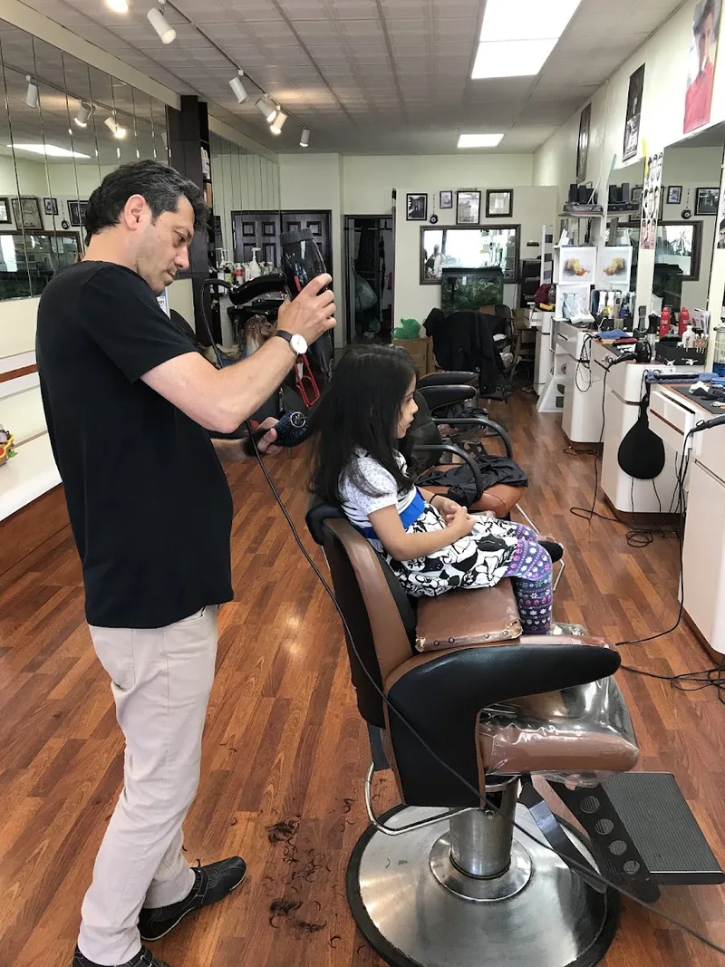 Turnpike Hair Cutters Unisex, hair salon at 189-05 Union Turnpike in Queens, New York