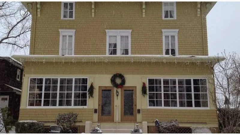 Victorian Bed & Breakfast of Staten Island, guest house at 92 Taylor Street in Staten Island, New York