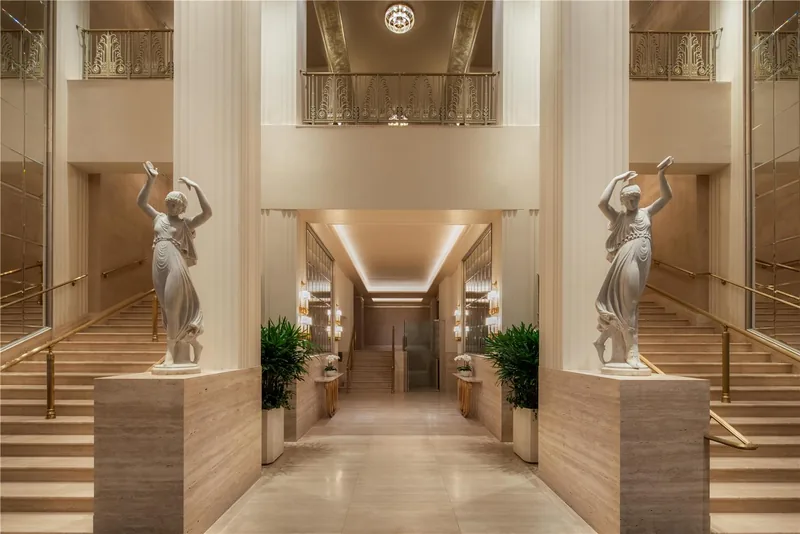 Waldorf Astoria New York, hotel at 301 Park Avenue in Manhattan, New York