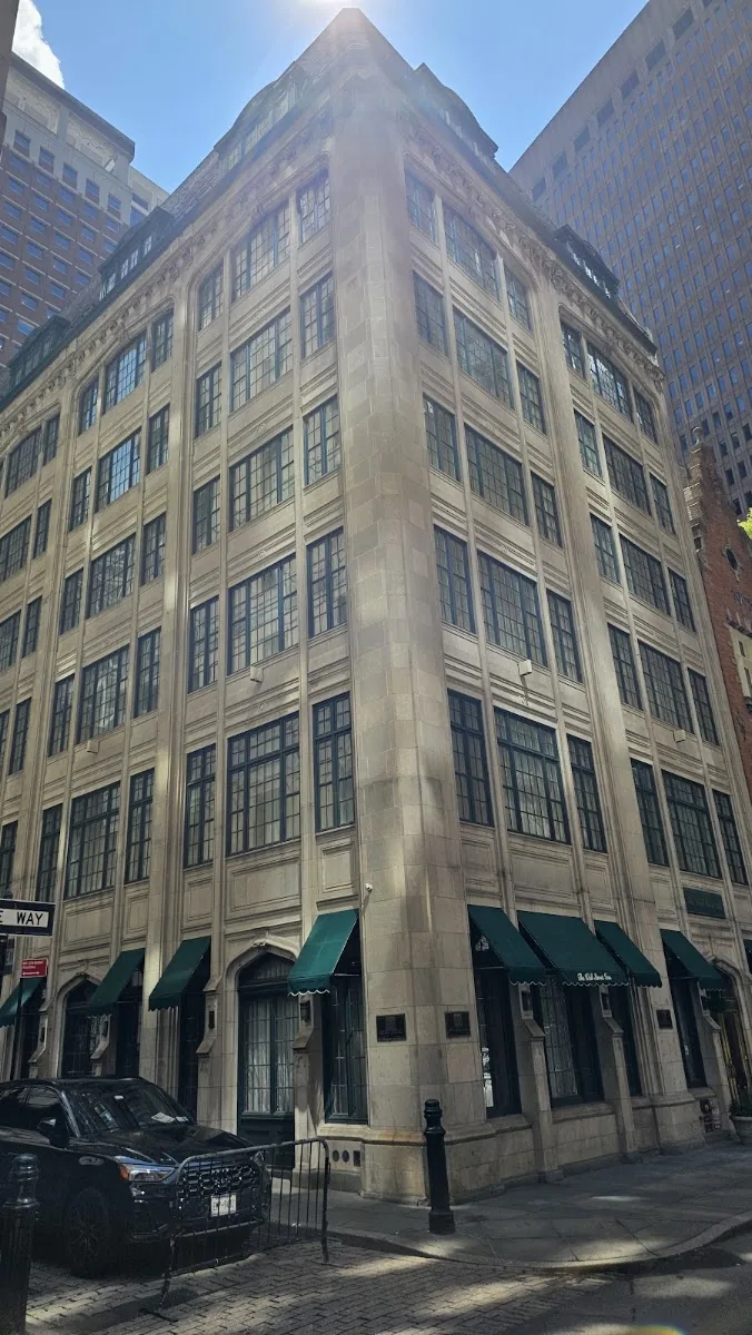 Wall Street Inn, hotel at 9 South William Street in Manhattan, New York