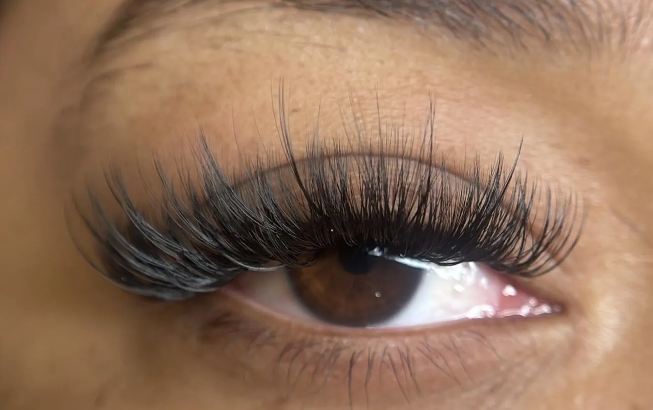 YMARLASHBAR, beauty salon at 428 Menahan Street in Queens, New York